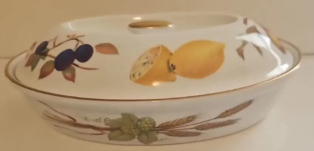 Royal Worcester 1961 Evesham Gold England 10 inch Oval Casserole w/Lid.